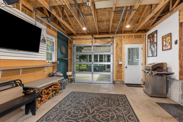 819 E Plainfield Court, Zeeland, MI 49464