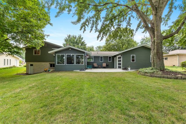 819 E Plainfield Court, Zeeland, MI 49464
