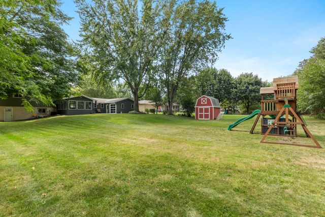 819 E Plainfield Court, Zeeland, MI 49464