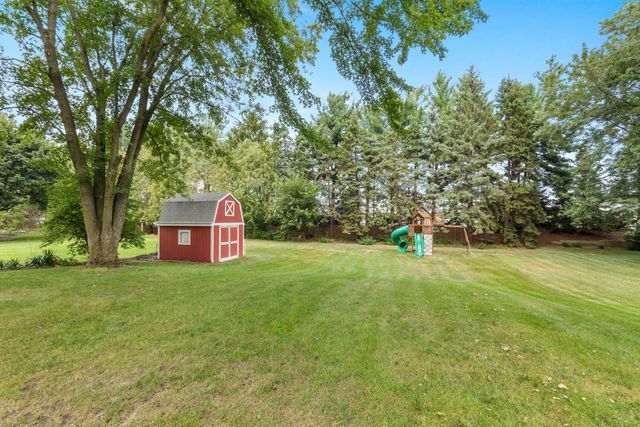 819 E Plainfield Court, Zeeland, MI 49464