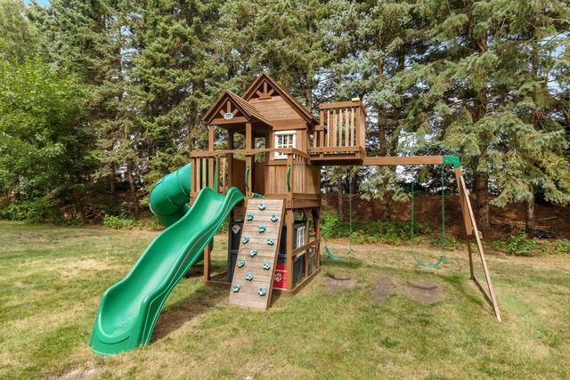 819 E Plainfield Court, Zeeland, MI 49464