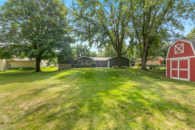 819 E Plainfield Court, Zeeland, MI 49464