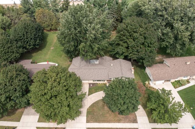 819 E Plainfield Court, Zeeland, MI 49464