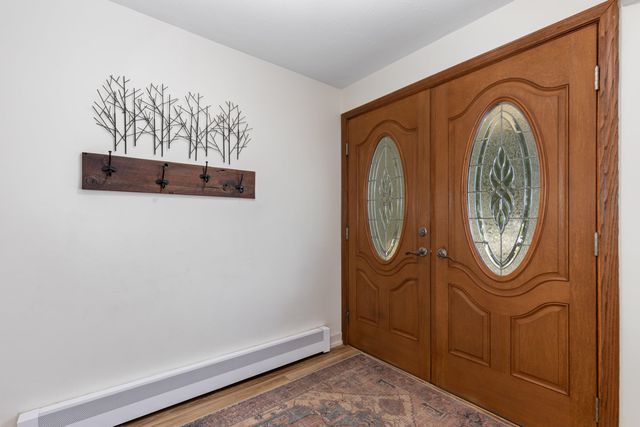 819 E Plainfield Court, Zeeland, MI 49464