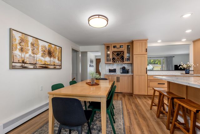 819 E Plainfield Court, Zeeland, MI 49464