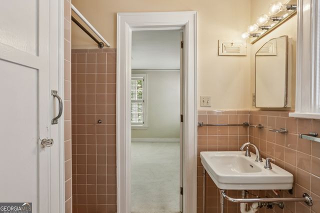 3031 W Pine Valley Road NW, Atlanta, GA 30305