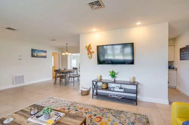 11533 69TH AVENUE, Seminole, FL 33772