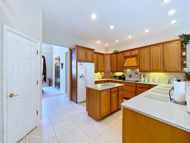 10333 Ridge Top Loop, Weeki Wachee, FL 34613