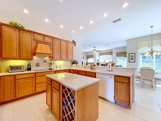 10333 Ridge Top Loop, Weeki Wachee, FL 34613