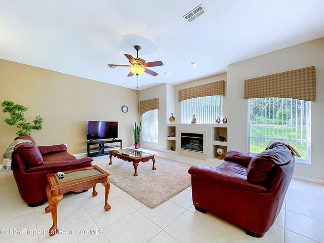 10333 Ridge Top Loop, Weeki Wachee, FL 34613