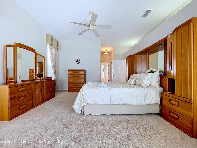 10333 Ridge Top Loop, Weeki Wachee, FL 34613