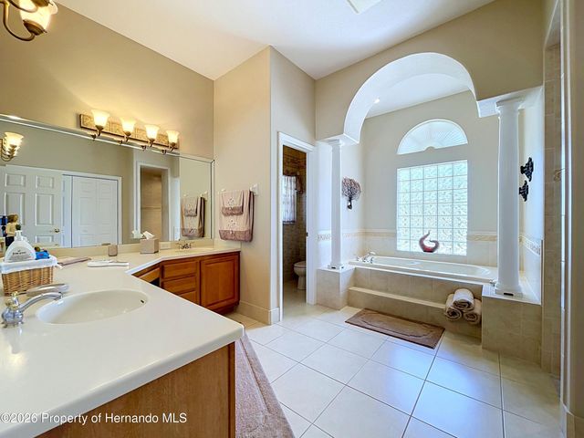 10333 Ridge Top Loop, Weeki Wachee, FL 34613