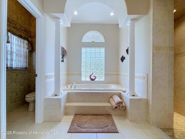 10333 Ridge Top Loop, Weeki Wachee, FL 34613