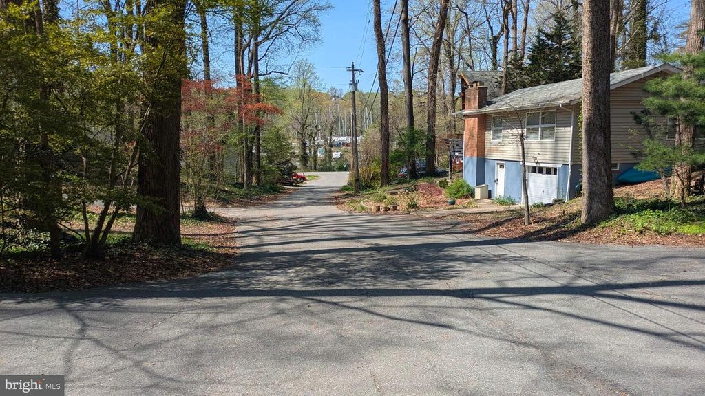 Image 4 of property listing at 5860 LILAC CIR, Saint Leonard, MD 20685