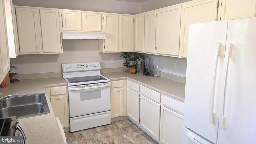 Image 9 of property listing at 5860 LILAC CIR, Saint Leonard, MD 20685