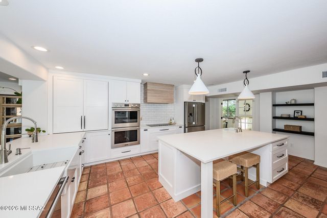 4221 N Larrea Lane, Tucson, AZ 85750