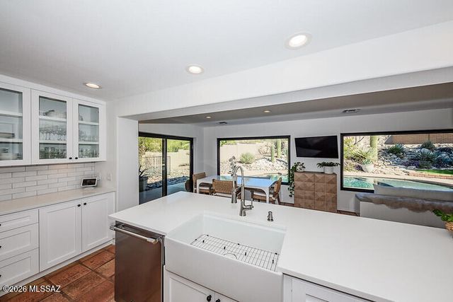 4221 N Larrea Lane, Tucson, AZ 85750