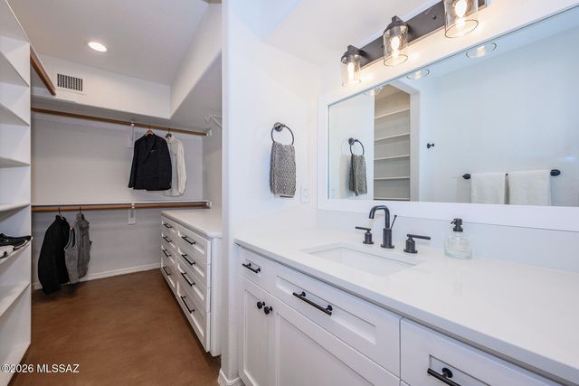 4221 N Larrea Lane, Tucson, AZ 85750