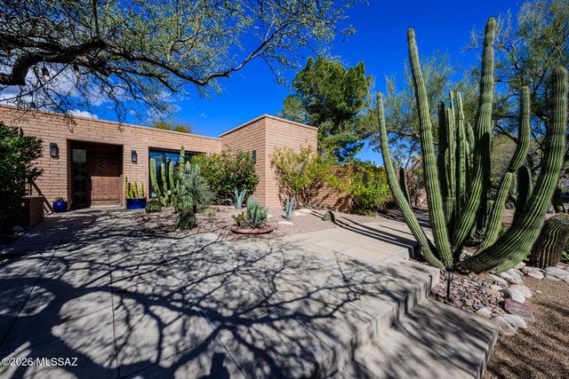 4221 N Larrea Lane, Tucson, AZ 85750