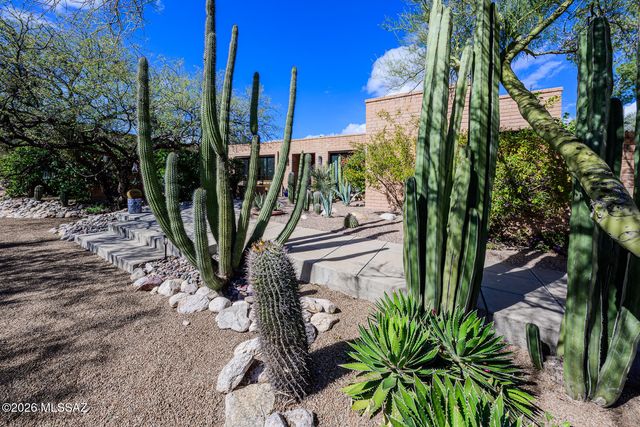 4221 N Larrea Lane, Tucson, AZ 85750