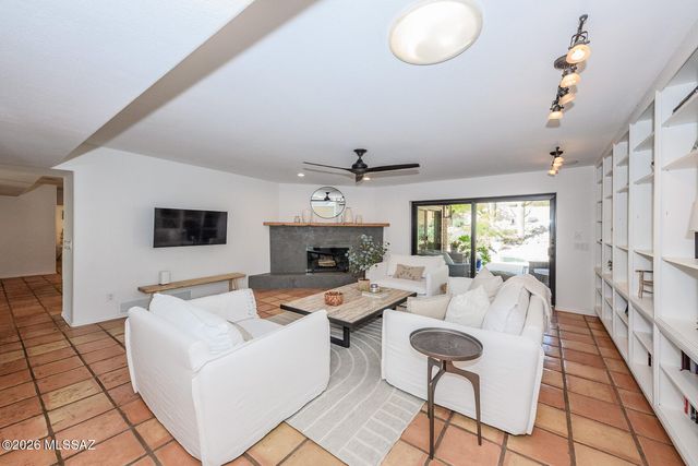 4221 N Larrea Lane, Tucson, AZ 85750