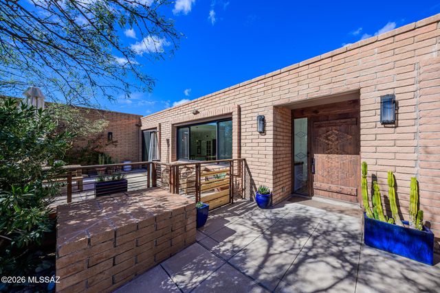4221 N Larrea Lane, Tucson, AZ 85750