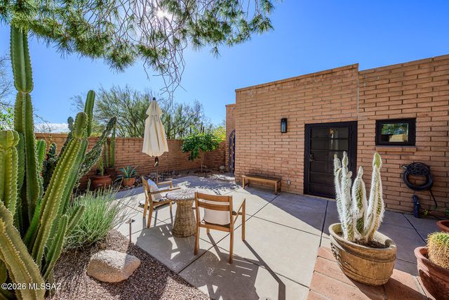 4221 N Larrea Lane, Tucson, AZ 85750