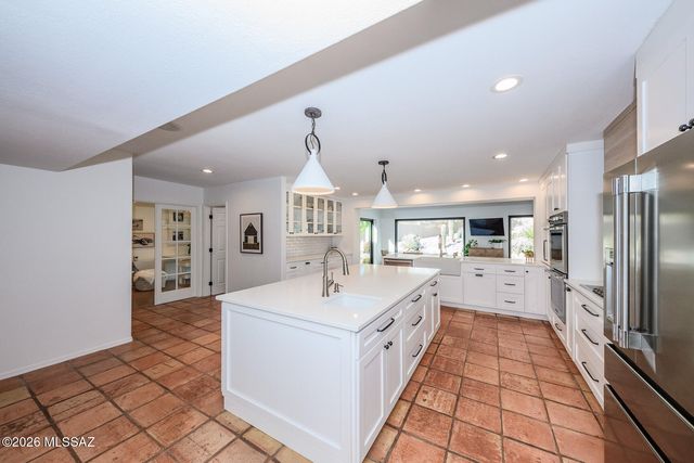 4221 N Larrea Lane, Tucson, AZ 85750