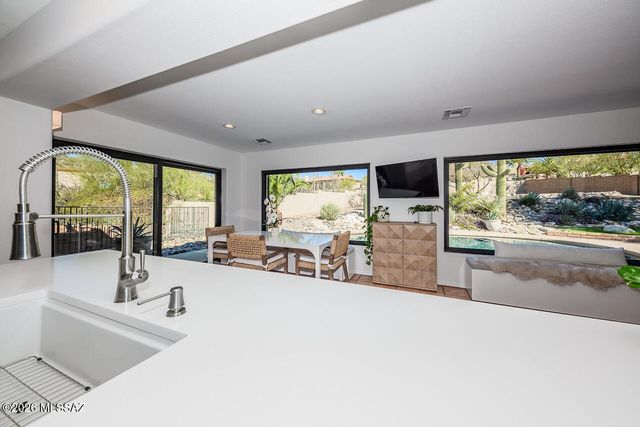 4221 N Larrea Lane, Tucson, AZ 85750