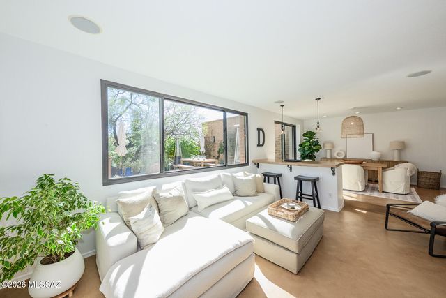 4221 N Larrea Lane, Tucson, AZ 85750