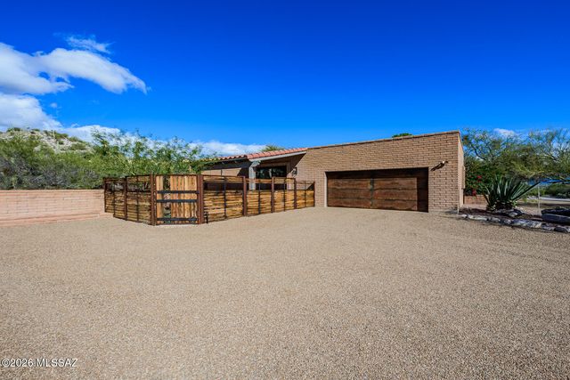 4221 N Larrea Lane, Tucson, AZ 85750