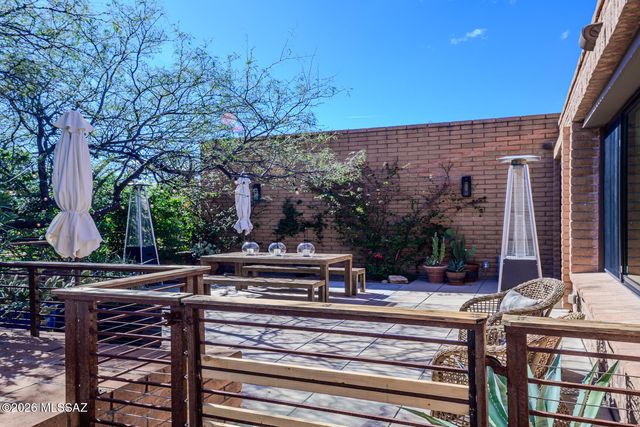 4221 N Larrea Lane, Tucson, AZ 85750