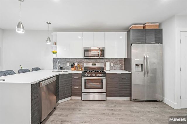 62 69th Street 209, Guttenberg, NJ 07093