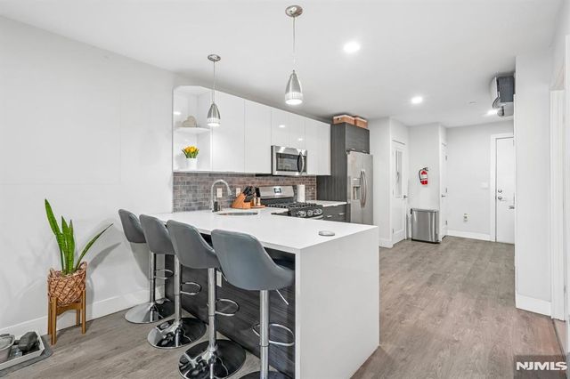 62 69th Street 209, Guttenberg, NJ 07093