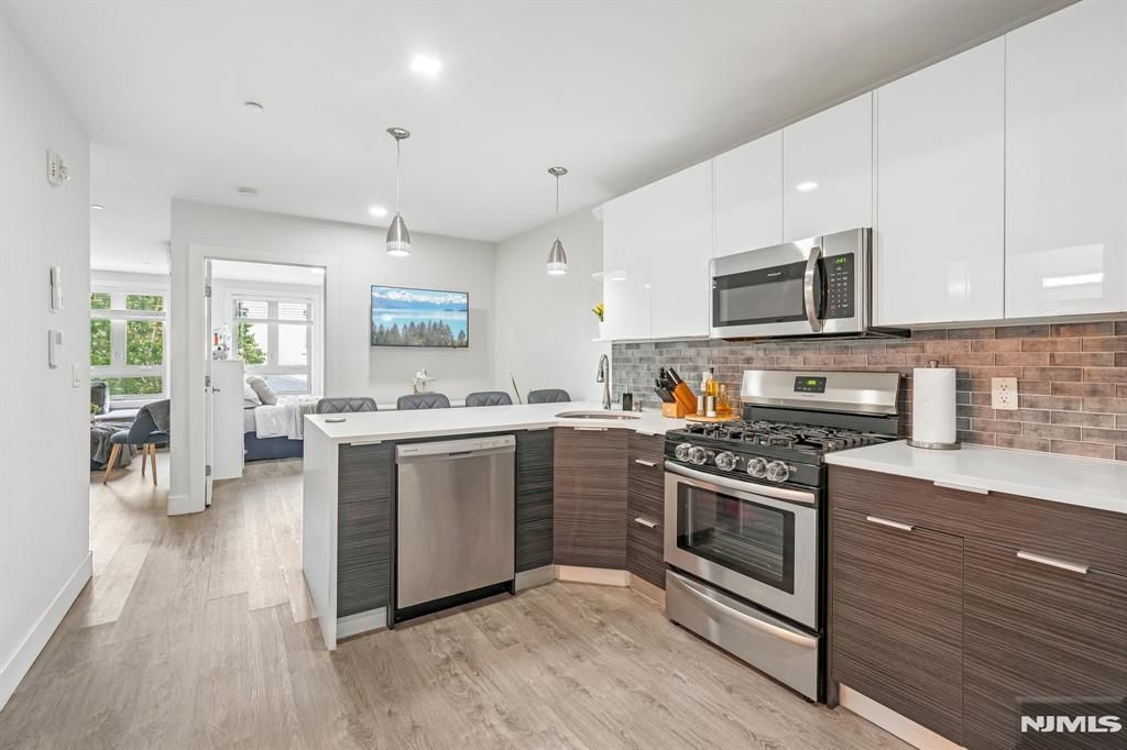 62 69th Street 209, Guttenberg, NJ 07093
