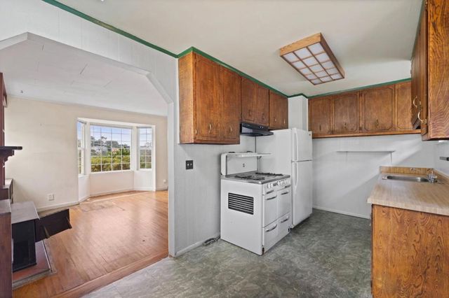 621 Carmel Avenue, Pacifica, CA 94044