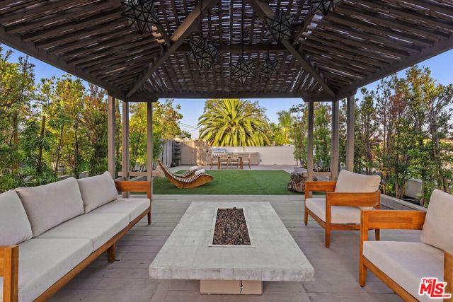 613 Westmount Drive, West Hollywood, CA 90069