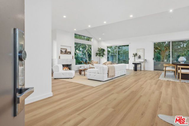 613 Westmount Drive, West Hollywood, CA 90069