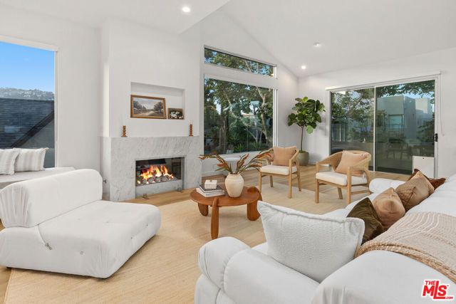 613 Westmount Drive, West Hollywood, CA 90069