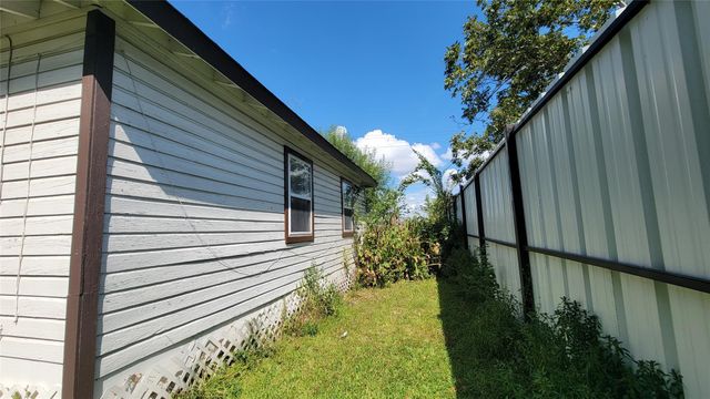 1114 Blackwood Avenue, Houston, TX 77032