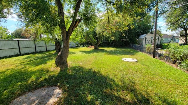 1114 Blackwood Avenue, Houston, TX 77032