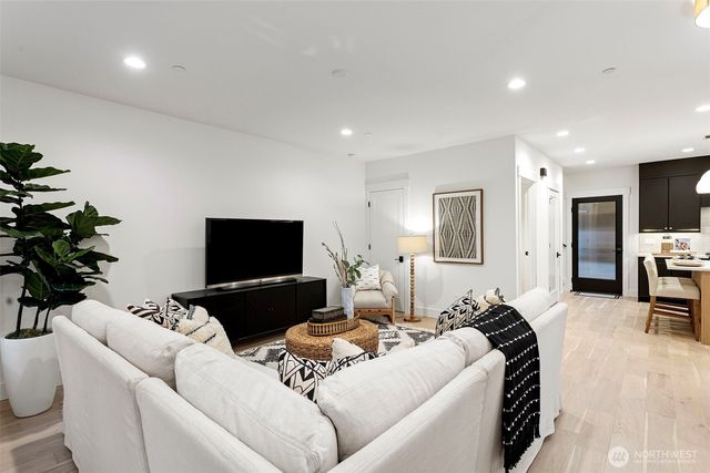 11218 115th Place NE, Kirkland, WA 98033