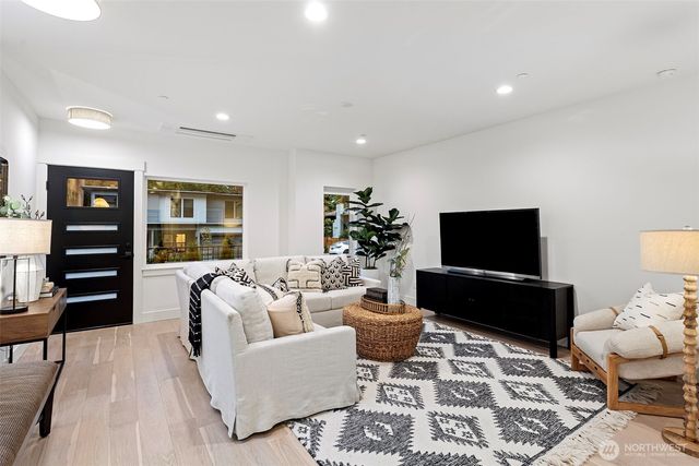 11218 115th Place NE, Kirkland, WA 98033