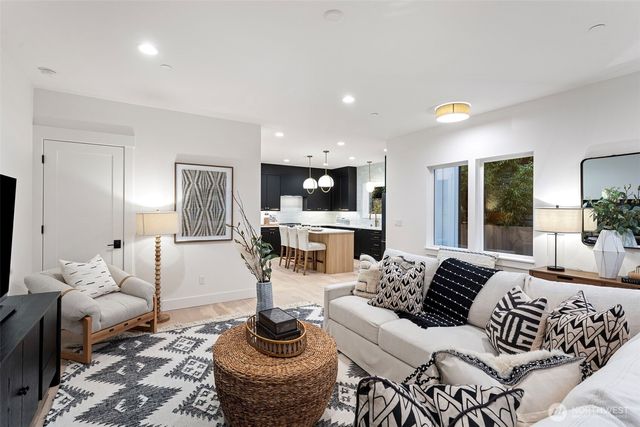 11218 115th Place NE, Kirkland, WA 98033