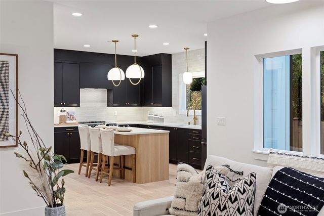 11218 115th Place NE, Kirkland, WA 98033