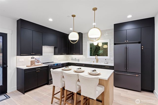 11218 115th Place NE, Kirkland, WA 98033