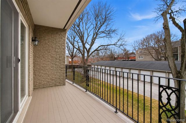 1115 N Old Woodward Ave 66, Birmingham, MI 48009