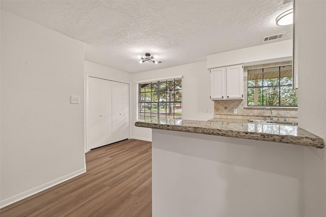 28700 Waikiki Lane, Conroe, TX 77356