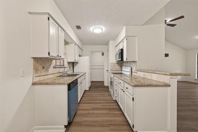 28700 Waikiki Lane, Conroe, TX 77356