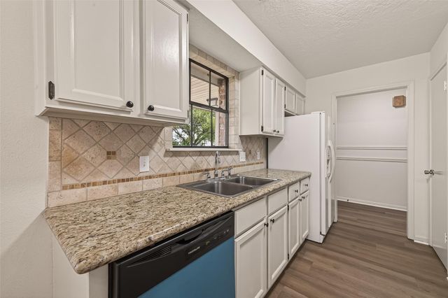 28700 Waikiki Lane, Conroe, TX 77356